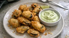 Τραγανά μύδια pop corn με κουρκούτι μπίρας και σάλτσα λάιμ