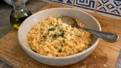 Ριζότο με μπύρα: κρεμώδες, εύκολο και με γεύση που δένει τέλεια με παρμεζάνα