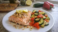 Ψητός σολομός με λαχανικά: το εύκολο πιάτο φούρνου που βγαίνει ζουμερό