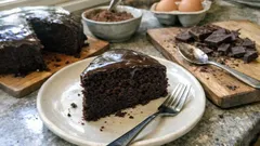 Κέικ σοκολάτας με στέβια: αφράτο, ζουμερό και πανεύκολο σε ένα μπολ