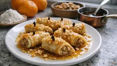 Σαμουσάδες Μάνης: τραγανές απ’ έξω, μελωμένες μέσα με πορτοκάλι και μέλι