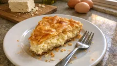 Τυρόπιτα με χωριάτικο φύλλο: πώς να βγει τραγανή έξω και αφράτη μέσα