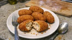 Κεφτεδάκια κοτόπουλου με τραγανό πανάρισμα – ζουμερά μέσα, εύκολα στο τηγάνι