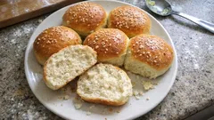 Αφράτα σπιτικά ψωμάκια για σάντουιτς – η ζύμη που δεν σε προδίδει