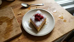 Ραβανί με ινδοκάρυδο: αφράτο σιμιγδαλένιο και σωστά μελωμένο με ζεστό σιρόπι