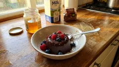 Δροσερό ζελέ σοκολάτας στο ψυγείο: έτοιμο χωρίς ψήσιμο, με μέλι