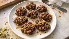 Βραχάκια Dubai χωρίς ψήσιμο: σοκολάτα, τραγανό κανταΐφι και φιστίκι Αιγίνης