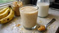 Smoothie με φυστικοβούτυρο και μπανάνα: κρεμώδες, χορταστικό και έτοιμο σε λίγα λεπτά