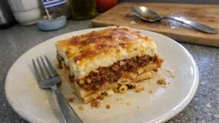 Παραδοσιακό παστίτσιο που βγαίνει ζουμερό και κόβεται όμορφα σε κάθε κομμάτι