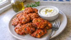 Ντοματοκεφτέδες στον φούρνο με βρώμη και αλεύρι ολικής – τραγανοί με λίγο λάδι