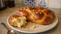 Εύκολο τσουρέκι χωρίς ζύμωμα: αφράτο και αρωματικό για το πασχαλινό τραπέζι