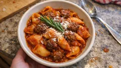 Κοχύλια με δεμένη σάλτσα ντομάτας και χωριάτικο λουκάνικο – όπως στο σπίτι