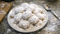 Κουραμπιέδες με καστανό βούτυρο και καβουρδισμένο αμύγδαλο—αφράτοι και τρυφεροί