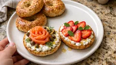 Πρωτεϊνικά bagels με cottage cheese: ζύμη στο λεπτό και ψήσιμο στον φούρνο