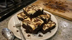 Brownies με τυρί κρέμα: ζουμερά, μαρμαρωτά και πανεύκολα στο ταψί
