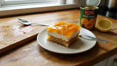 Γλυκό ψυγείου με κανταΐφι και ροδάκινα: τραγανή βάση, βελούδινη κρέμα