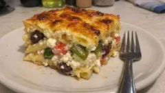 Σουφλέ ζυμαρικών «χωριάτικο» με φέτα και ελιές: κρεμώδες ταψάκι φούρνου