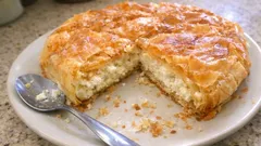 Μαμαδίστικη τυρόπιτα με φέτα και ανθότυρο, με χειροποίητο τραγανό φύλλο