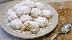 Κουραμπιέδες που λιώνουν στο στόμα: η σπιτική συνταγή για αφράτο αποτέλεσμα