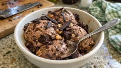 Παγωτό καριόκα χωρίς παγωτομηχανή: κρεμώδες, σοκολατένιο και πανεύκολο