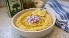 Φάβα της γιαγιάς: κρεμώδης και βελούδινη με λεμόνι & ελαιόλαδο