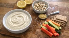 Βελούδινο vegan ντιπ με κάσιους και λεμόνι – ιδανικό για στικς λαχανικών & κράκερ