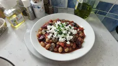 Γίγαντες στον φούρνο με μανιτάρια, λιαστή ντομάτα και φέτα που λιώνει από πάνω