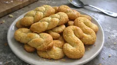 Σπιτικά πασχαλινά κουλουράκια με πορτοκάλι και μαστίχα – βουτυράτα και πάντα πετυχημένα