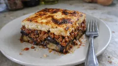 Νηστίσιμος μουσακάς με κιμά μανιταριών και κρεμώδη επικάλυψη χωρίς γάλα