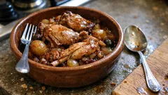 Κουνέλι στιφάδο στη γάστρα: τρυφερό, αρωματικό και χωρίς τηγάνισμα