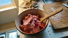 Frozen yoghurt φράουλα στο λεπτό: κρεμώδες «παγωτό» με 4 υλικά, χωρίς παγωτομηχανή