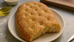 Σπιτική λαγάνα Καθαράς Δευτέρας: αφράτη μέσα, τραγανή έξω, με μπόλικο σουσάμι