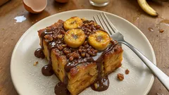 Αυγοφέτες φούρνου με πραλίνα και καραμελωμένες μπανάνες – αφράτες, σε ένα ταψί