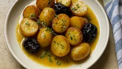 Πατάτες βουτύρου στο τηγάνι με μουστάρδα και λεμόνι — μελωμένες και τρυφερές