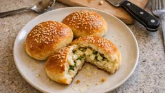 Σπιτική χαλλουμωτή όπως στην Κύπρο: εύκολη συνταγή με χαλλούμι και δυόσμο