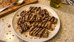 Μπάρες δημητριακών χωρίς βούτυρο & λευκή ζάχαρη—με βρώμη, μέλι και ξηρούς καρπούς