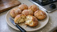 Εύκολα ψωμάκια χωρίς ζύμωμα: τραγανή κόρα και αφράτη ψίχα με ένα μπολ