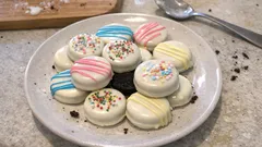 Σοκολατάκια με Oreo σε λευκή κουβερτούρα: έτοιμα σε 10 λεπτά, χωρίς ψήσιμο