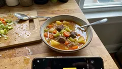 Μοσχαρίσια σούπα με λαχανικά: σπιτικό βραστό με καθαρό, πλούσιο ζωμό