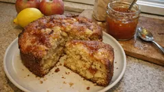 Κέικ μήλου με μαρμελάδα ροδάκινο: ζουμερό και αφράτο, με ωραίο «swirl»