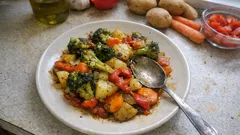 Χειμωνιάτικο μπριάμ στον φούρνο: λεμονάτο, αρωματικό και χορταστικό